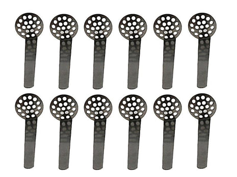 Zwölf schwarze Schlitzlöffel.
